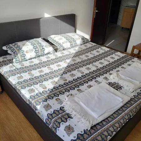 One Bedroom On The Zaratic Apartment *