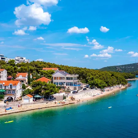 One Bedroom On The Zaratic Jezera