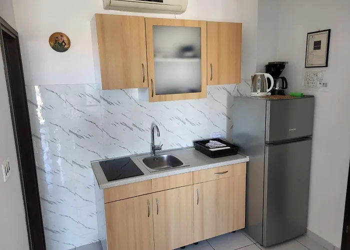 One Bedroom On The Zaratic Apartament