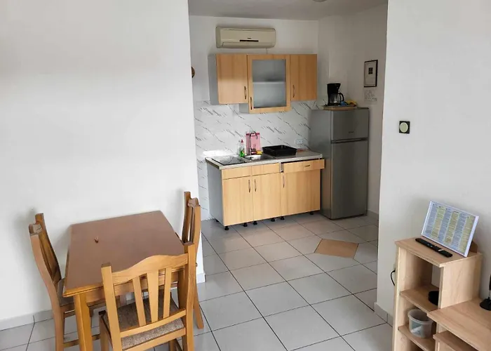 One Bedroom On The Zaratic Apartament Jezera