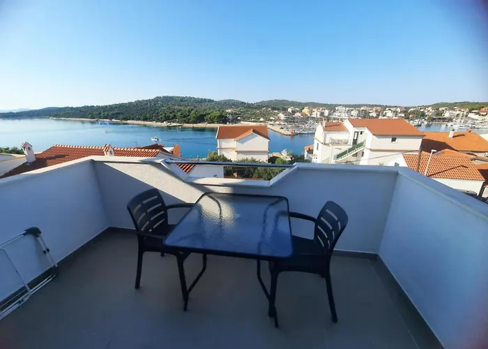 One Bedroom On The Zaratic Apartament *